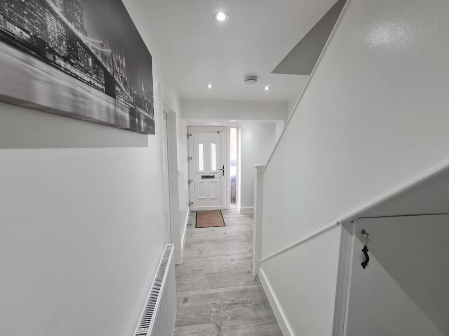 Elm Park Cheerful 4-Bedroom Holiday Home Hornchurch 외부 사진
