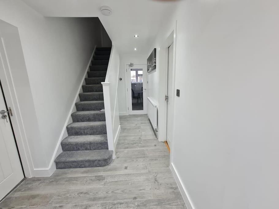 Elm Park Cheerful 4-Bedroom Holiday Home Hornchurch 외부 사진
