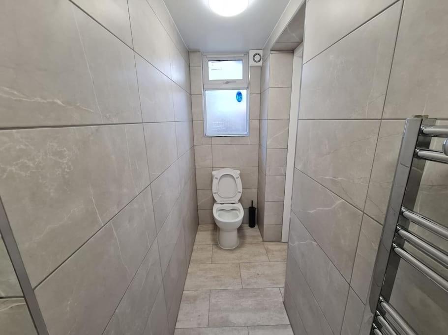 Elm Park Cheerful 4-Bedroom Holiday Home Hornchurch 외부 사진
