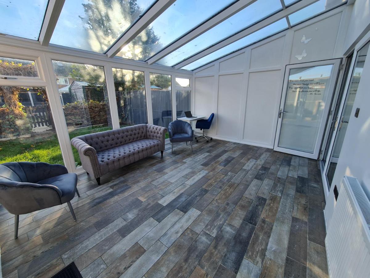 Elm Park Cheerful 4-Bedroom Holiday Home Hornchurch 외부 사진
