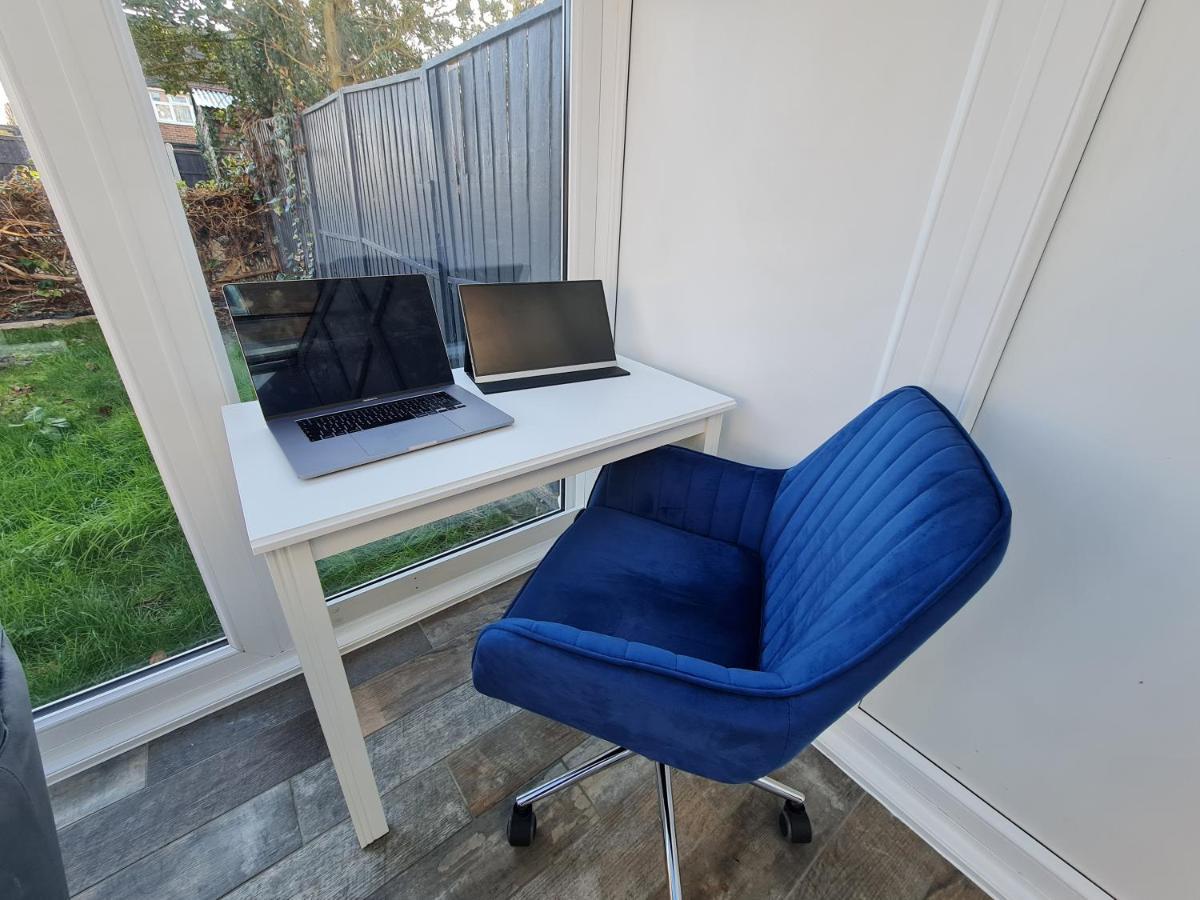 Elm Park Cheerful 4-Bedroom Holiday Home Hornchurch 외부 사진